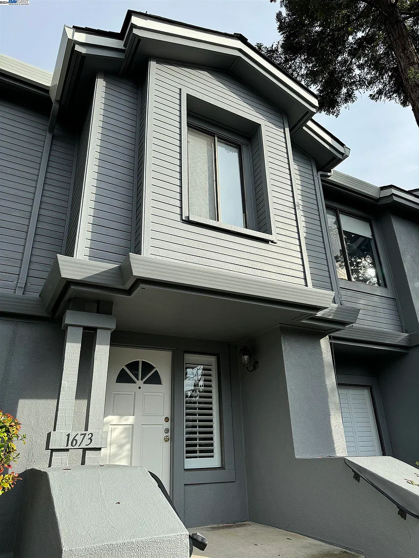 1673 Geary Rd photo 1