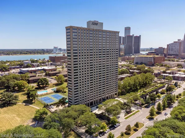1300 E Lafayette St APT 905, Detroit, MI 48207