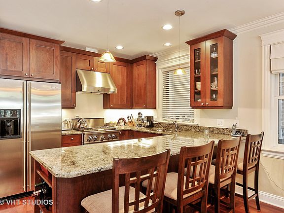2nd image of 3241 N Clifton Ave Unit 2