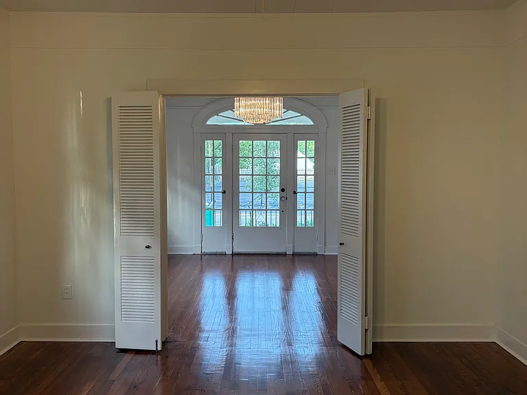 216 Orion Ave — Photo 3