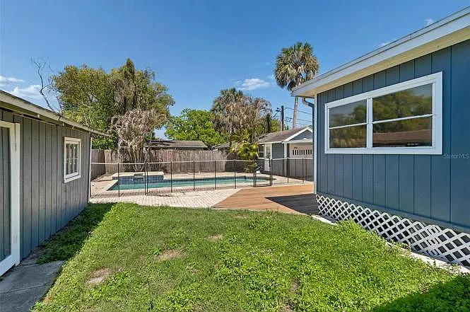 310 E Paris St — Photo 14