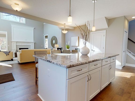4th image of 421 Salandra Ln