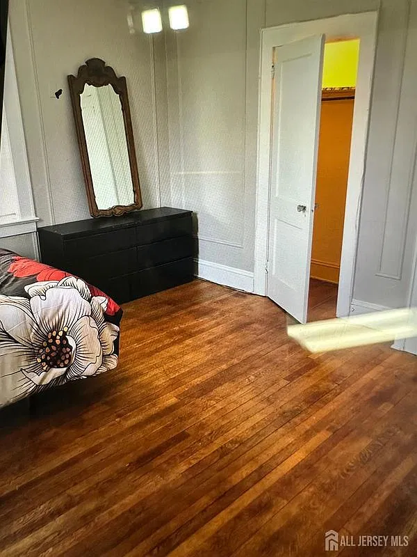 326 Cedar Ave — Photo 3