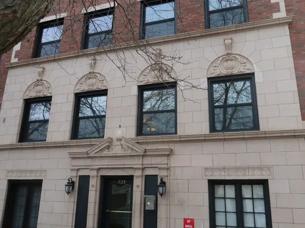 735 W Junior Ter APT 401, Chicago, IL 60613