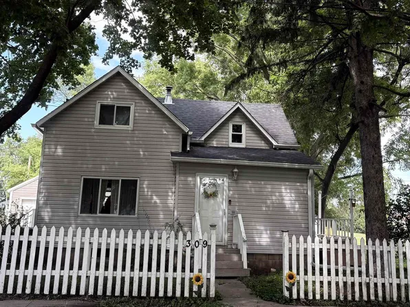 309 7th Ave W, Swea City, IA 50590