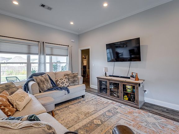 5th image of 137 Yellow Pine Dr