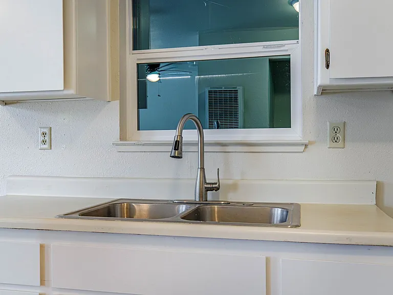522 Sierra Dr — Photo 5
