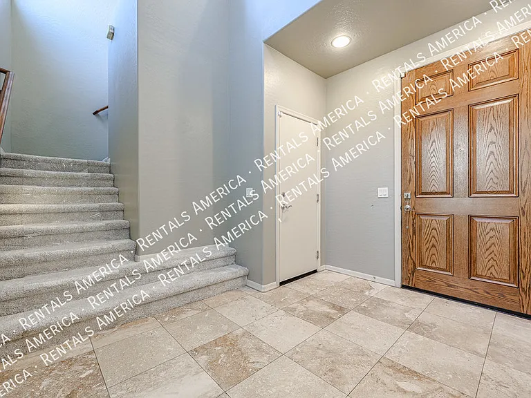 3966 E Crest Ln — Photo 3