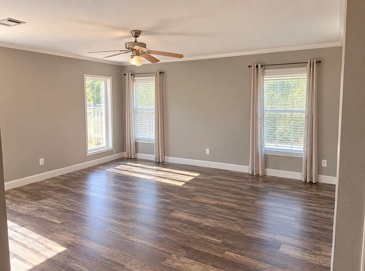 4 bed, 2356 sqft, $2,195 — Photo 4