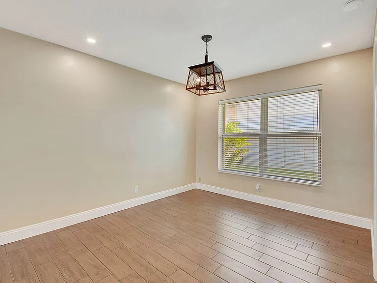 2757 NE 29th Ave #4 — Photo 9