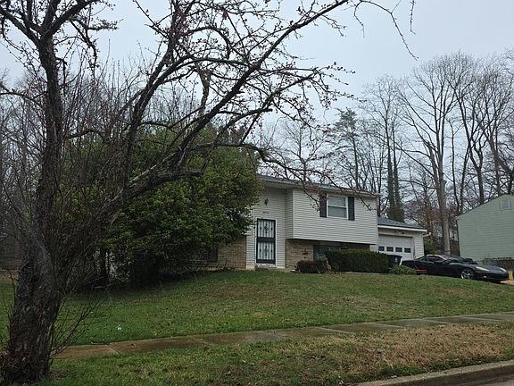 3rd image of 5806 Darlene Dr