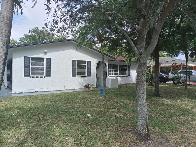 671 SW 28th Way — Photo 7