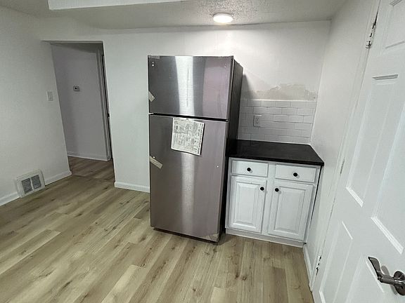 2nd image of 3008 Blackridge Ave