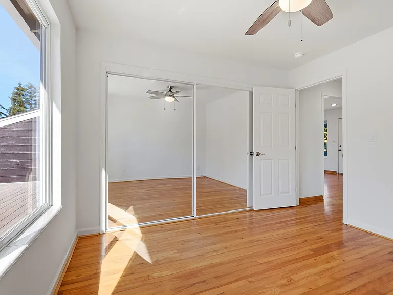 218 Mora St — Photo 10