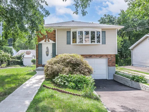 12 3rd Avenue, Port Washington, NY 11050