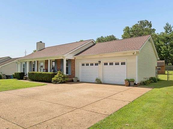 2nd image of 504 Riverview Dr