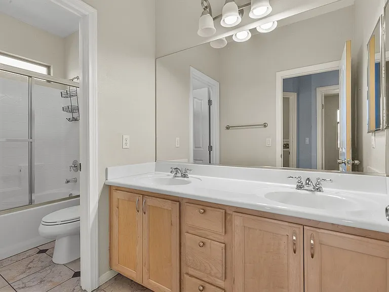 249 Jessica Grove St — Photo 40