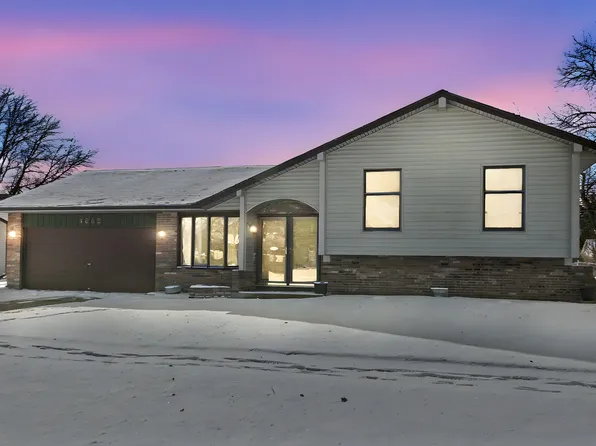 1345 S Madlock Ct, Elgin, IL 60123