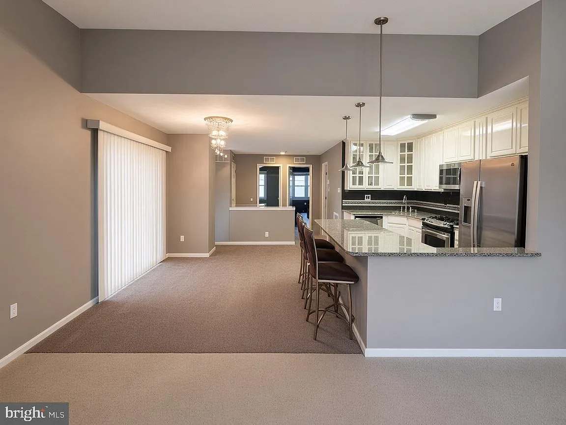 3 bed, 2.0 bath, 1950 sqft, $2,100 — Photo 3