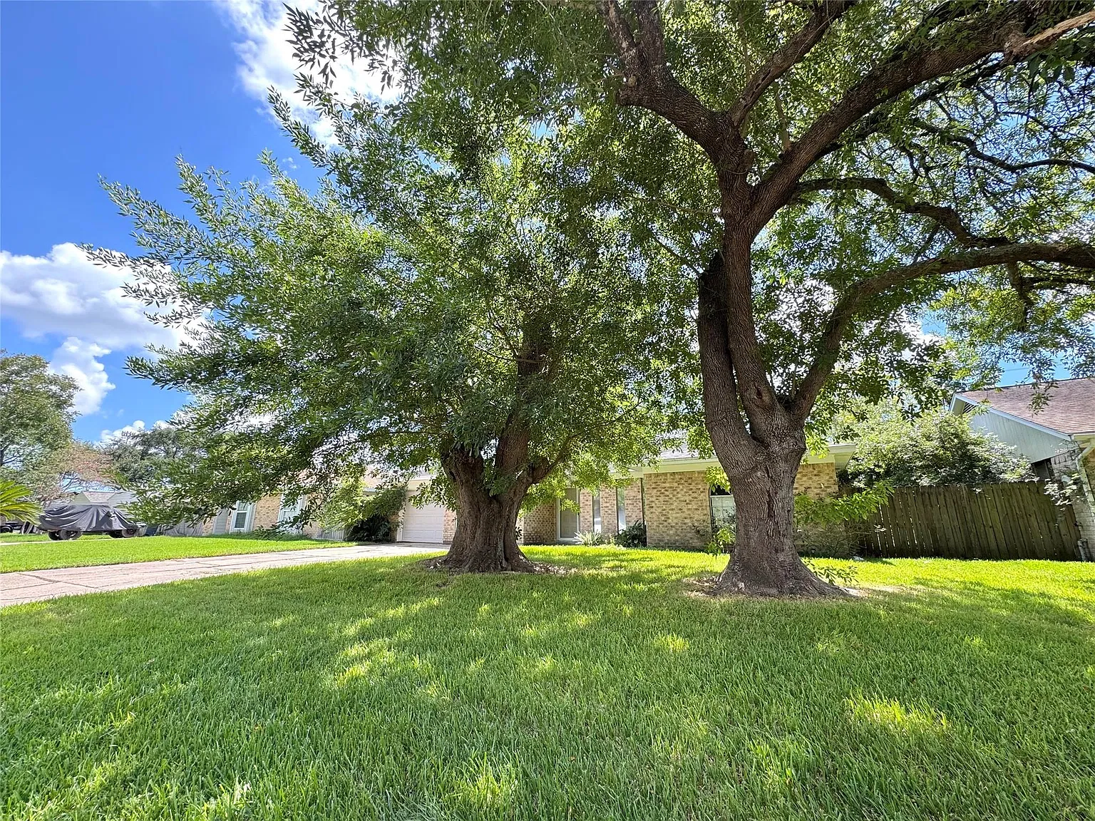 3 bed, 2.0 bath, 1400 sqft, $2,000 — Photo 3