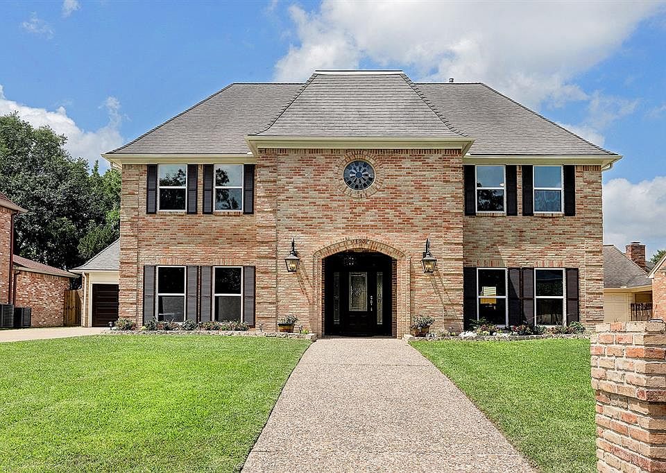 1st image of 15902 River Roads Dr