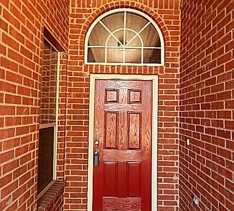 3rd image of 904 Pebblecreek Dr