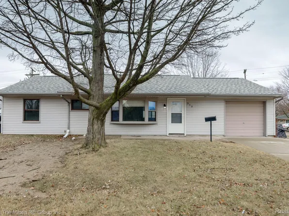 310 Brandt St, Garden City, MI 48135