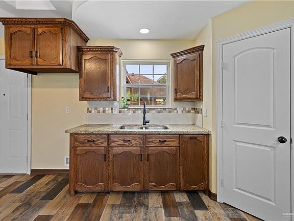5th image of 2215 Lilly Cove Dr