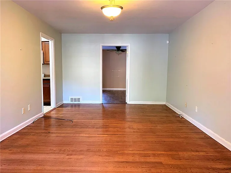 317 W Wieuca Rd NE — Photo 4