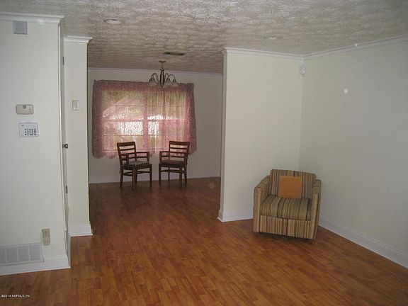 3rd image of 3914 Packard Dr