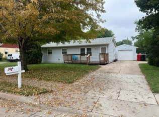 1104 E 15th St, Yankton, SD 57078