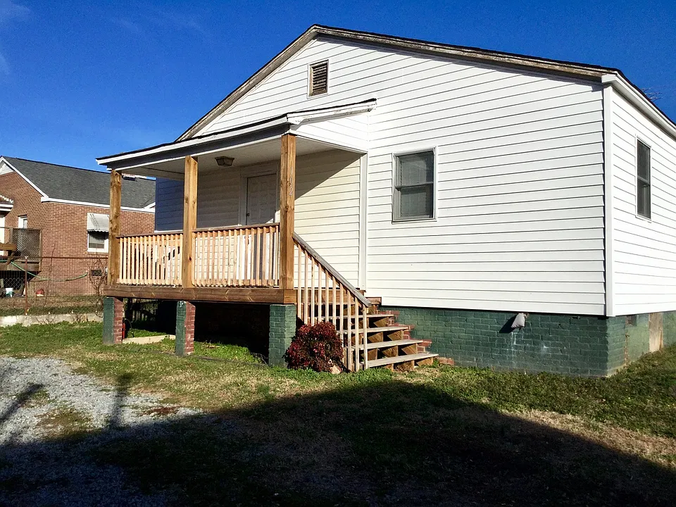 102 Springs St