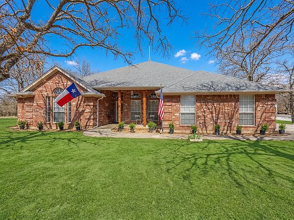 2nd image of 321 Niki Rd