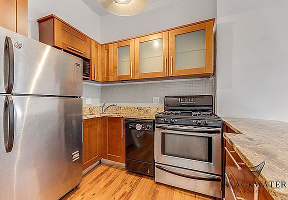 3rd image of 20 W 95th St APT 5