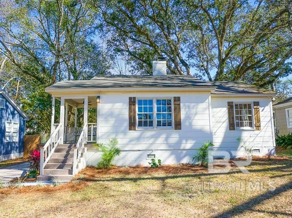 215 Pinehill Dr, Mobile, AL 36606