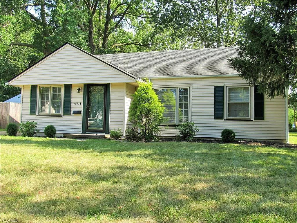 16113 Westdale Ave photo 1