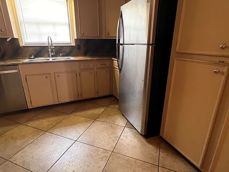 325 Lakeridge Trl — Photo 3