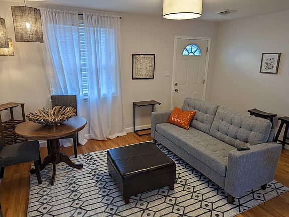 2nd image of 5624 Meadowcrest Ln