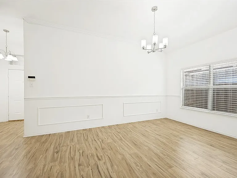 202 Trenton Dr — Photo 14