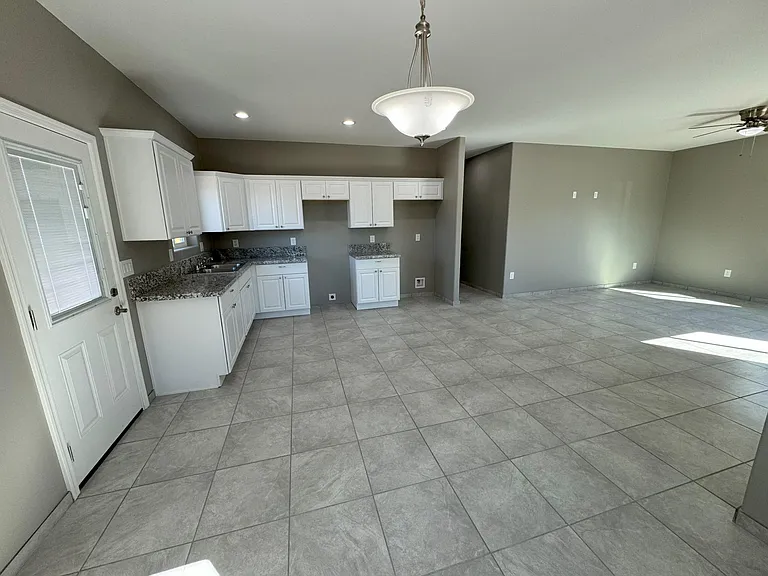 328 E Lester St #2 — Photo 5