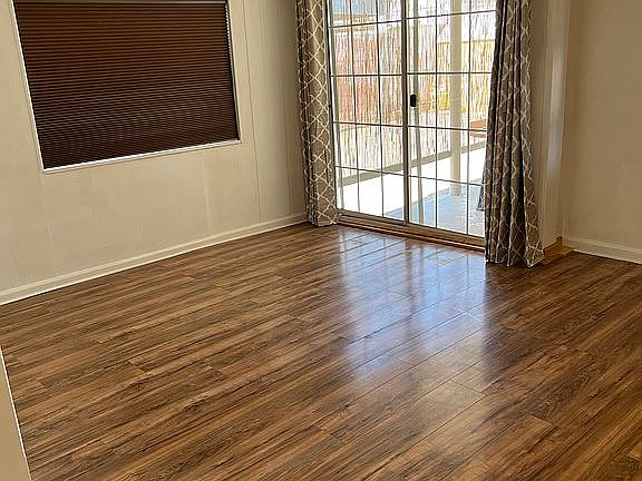 3rd image of 186 Tanglewood Ln