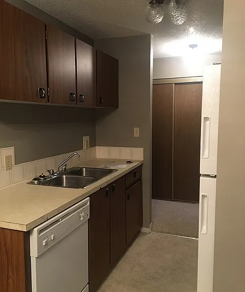 91 Cosgrove Cres #202-RED — Photo 1
