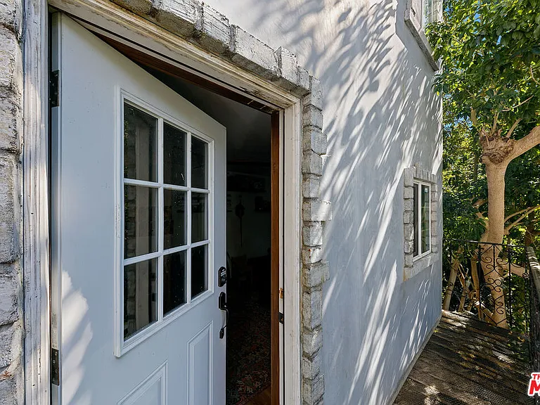 2851 Seabreeze Dr — Photo 69