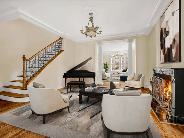 830 Park Avenue image 1 of 18