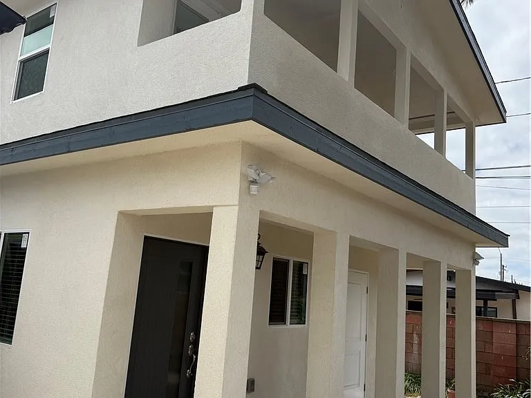 2102 Niobe #B — Photo 1