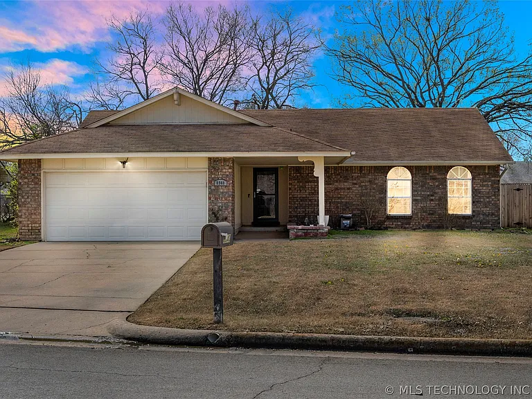 8940 E 16th Pl — Photo 1