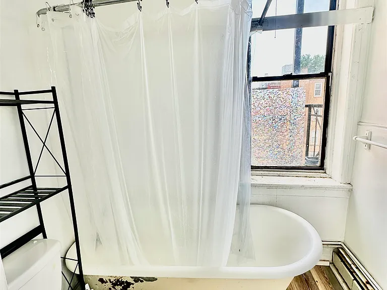 319 8th St #3R — Photo 6