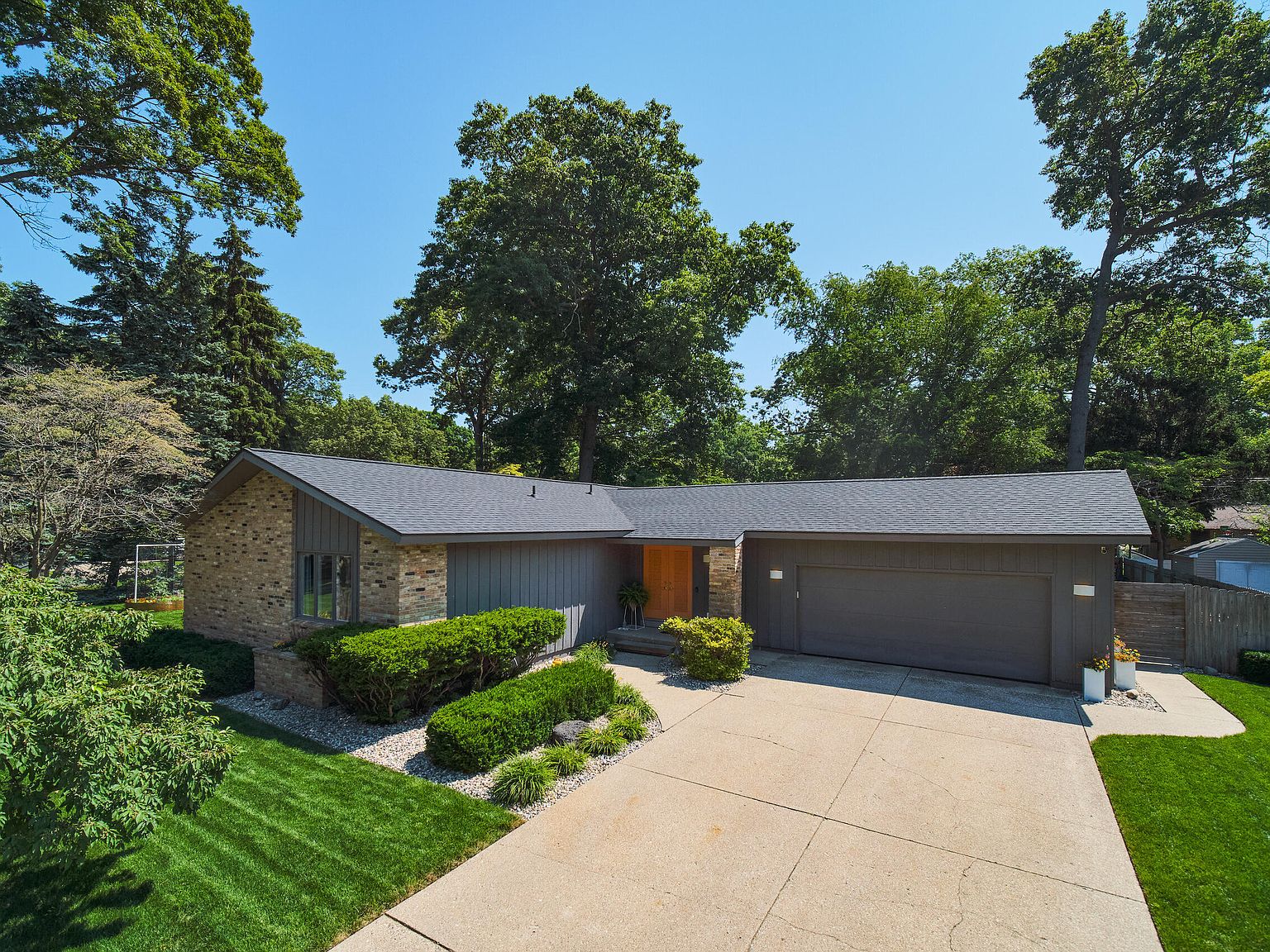3996 Quainton Rd, Norton Shores, MI 49441 | Zillow