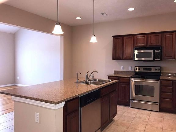 5th image of 185 N Tuscany Dr