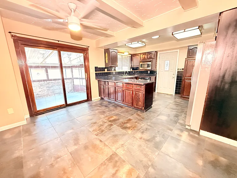 11849 Ontario Dr — Photo 18